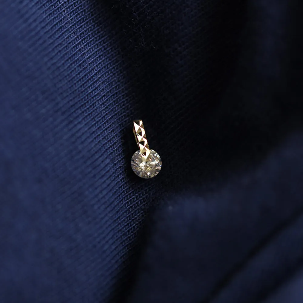 9K Solid Gold 4.5mm Cubic Zirconia Pendant Elegant Beautiful Charm Jewelry