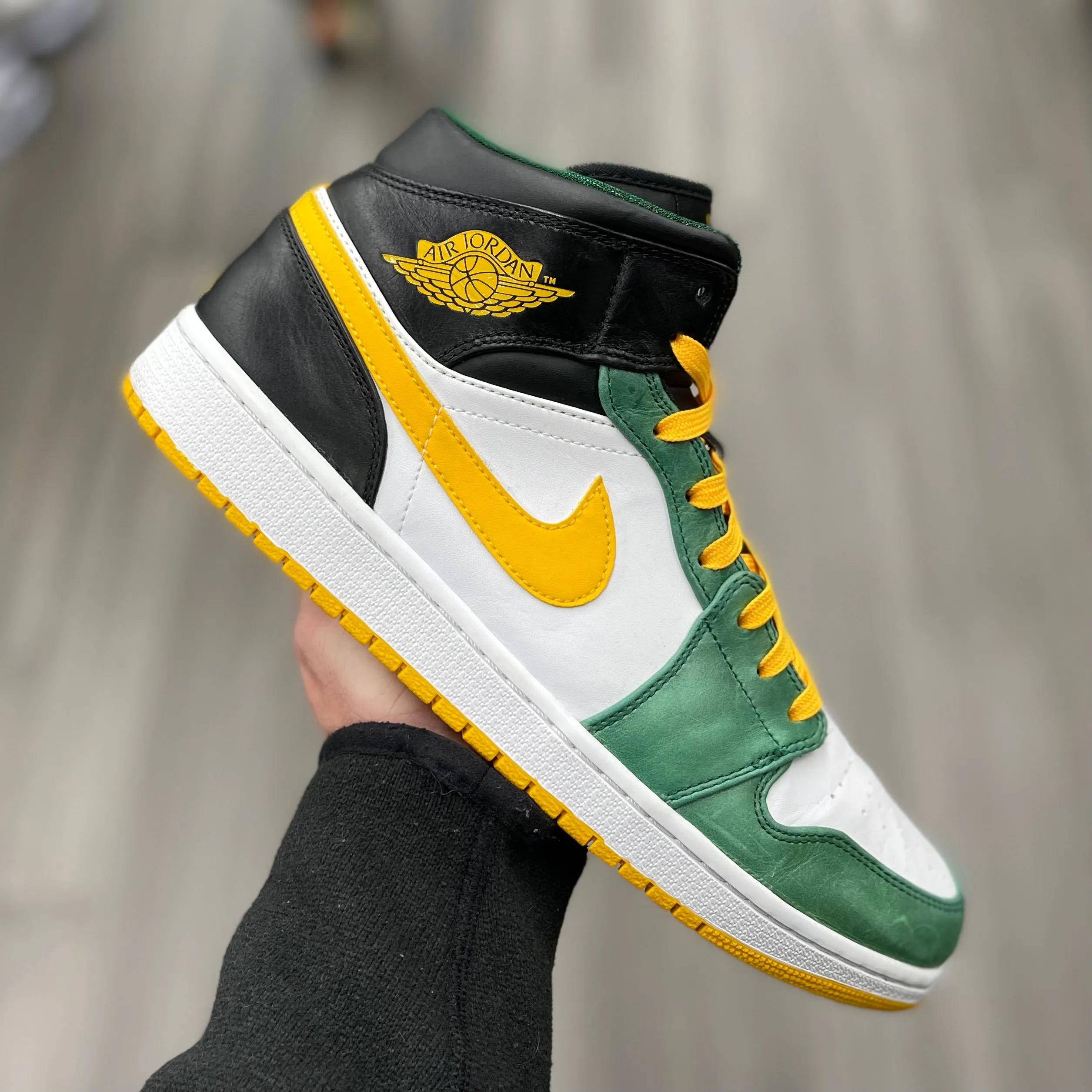 Air Jordan 1 Retro “Sonic”
