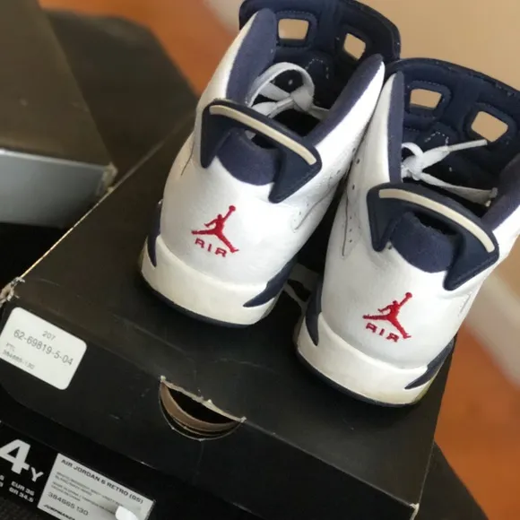 Air Jordan 6 Retro (GS) size 4