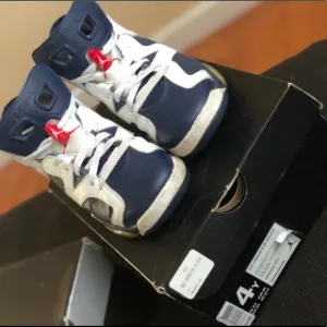 Air Jordan 6 Retro (GS) size 4