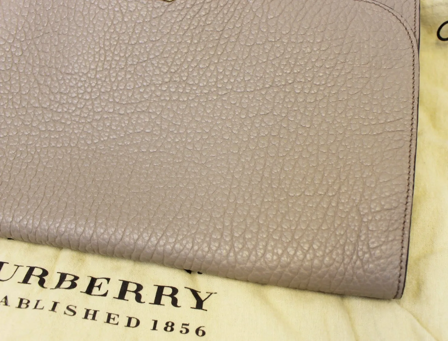 BURBERRY Heritage Sonnet Grain Leather Large Clutch - Sale