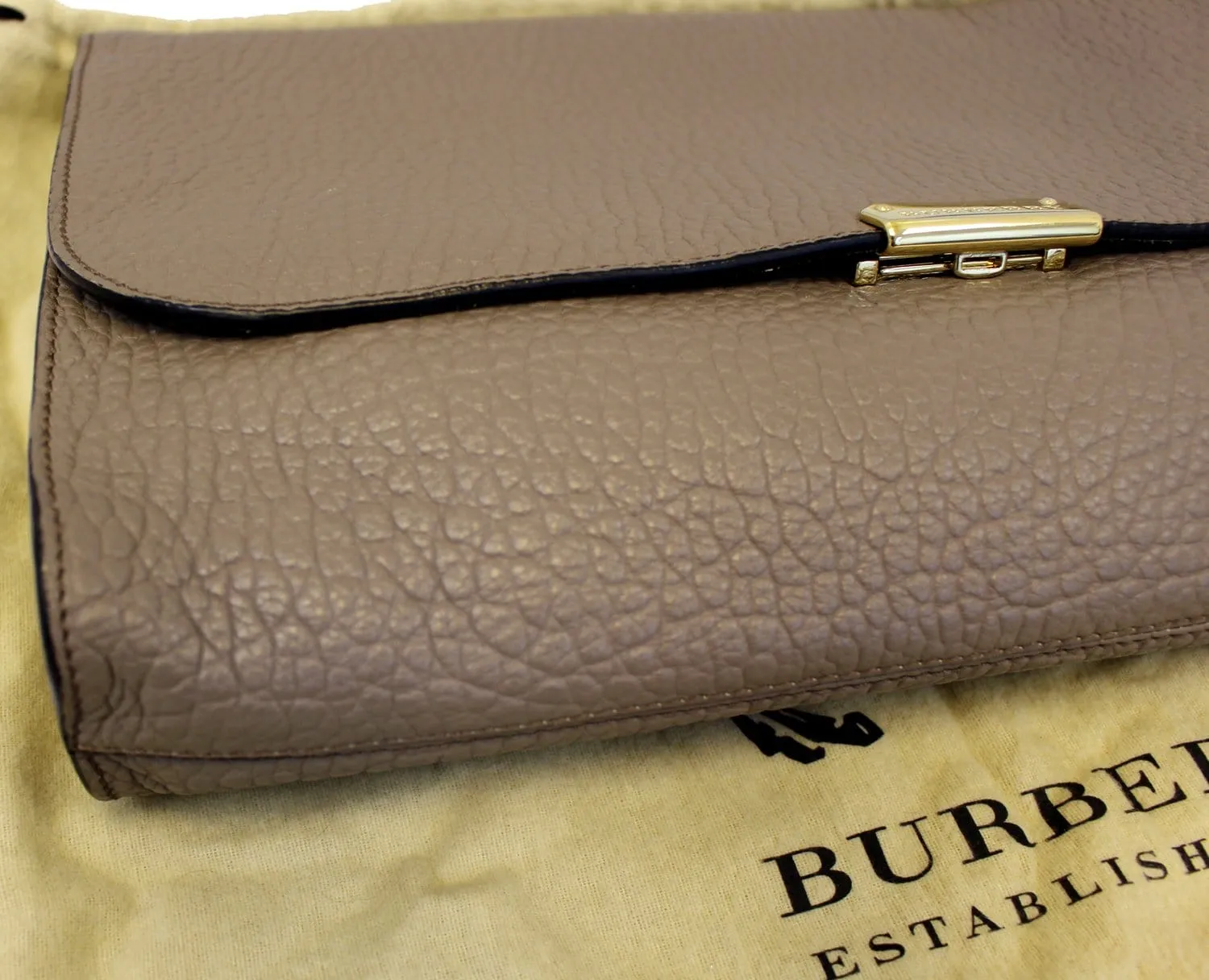 BURBERRY Heritage Sonnet Grain Leather Large Clutch - Sale