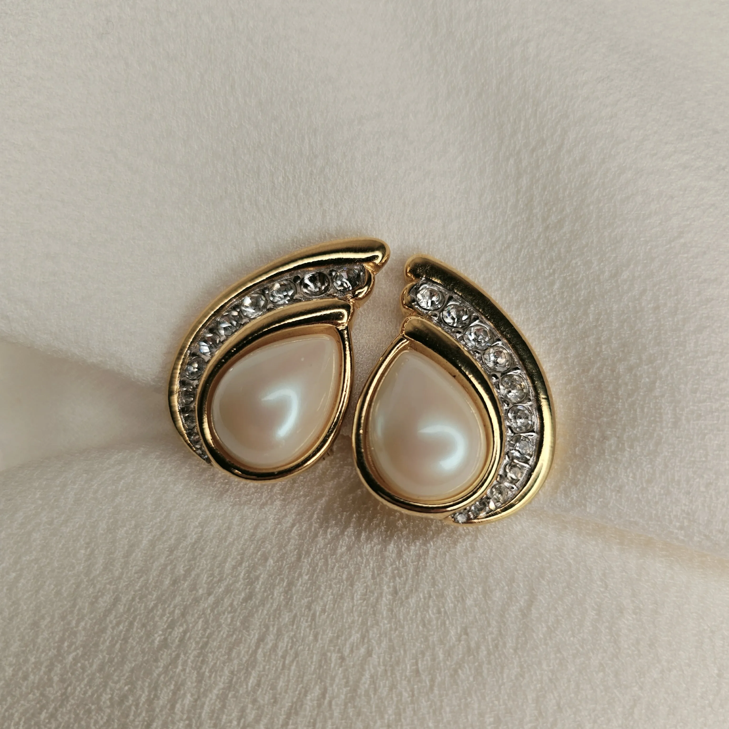 Elegant YSL Clip-On Earrings for Effortless Glamour
