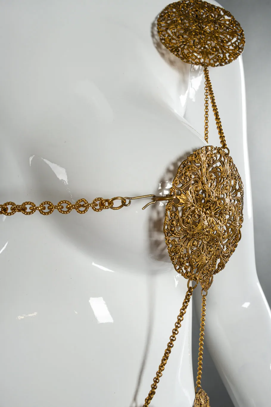 Fleur Filigree Medallion Harness