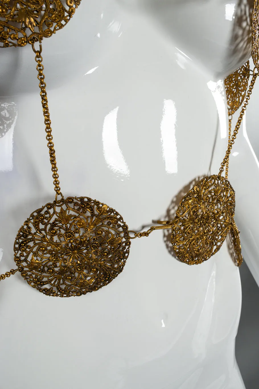 Fleur Filigree Medallion Harness