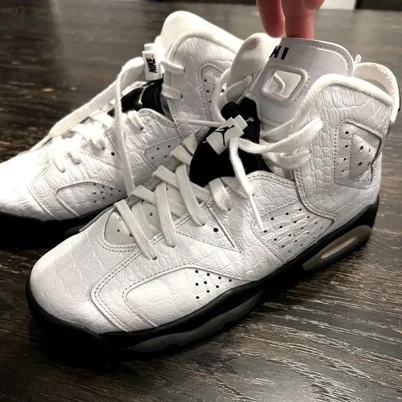 Jordan retro 6 alligator white and black size 7 grade school