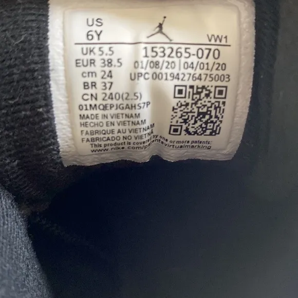 Nike Air Jordan 12 Retro University Gold 2020 153265-070 Size 6Y