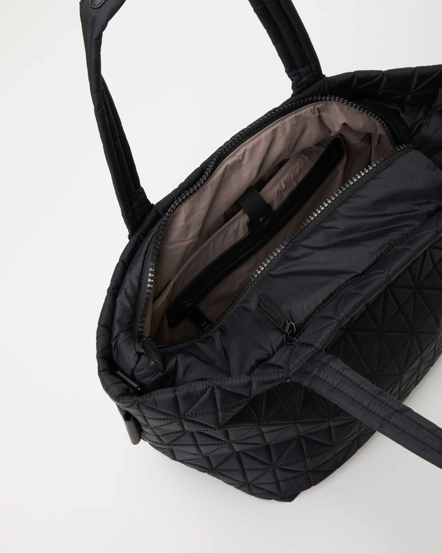 Vee Tote Medium Black