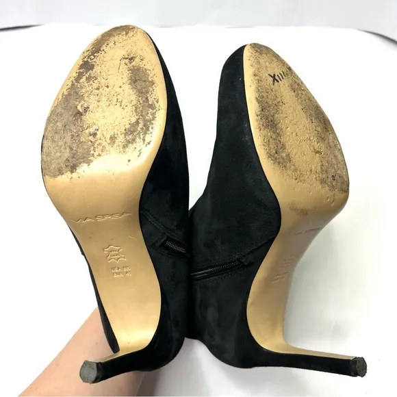 Via Spiga Suede Stiletto Heel Ankle Booties Cutout Side Detail Black Size 9